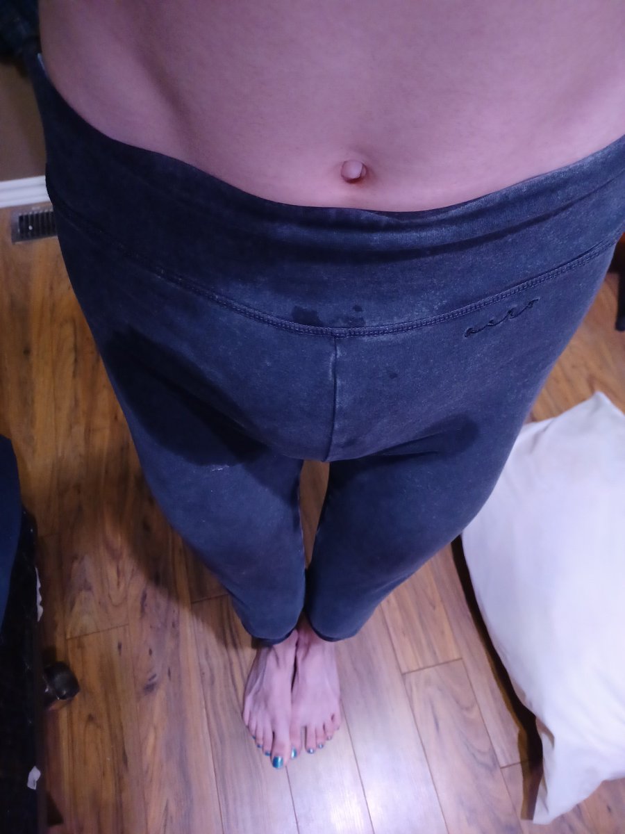 ThePissMistress's tweet photo. More leakage and a nice bulge
#diaperpee #diaperkink #peeingpants https://t.co/PxAFErShqp