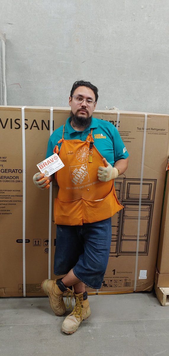 Beast66615's tweet photo. Jesus &amp; Jose working safely, perfectly showing how a TEAM LIFT works. @InFocus8523 @OscarM_8523 @mari_fino @_Nanaa21 @Yolanda_8523 @DC_Falcon https://t.co/tmKTeCDqHl
