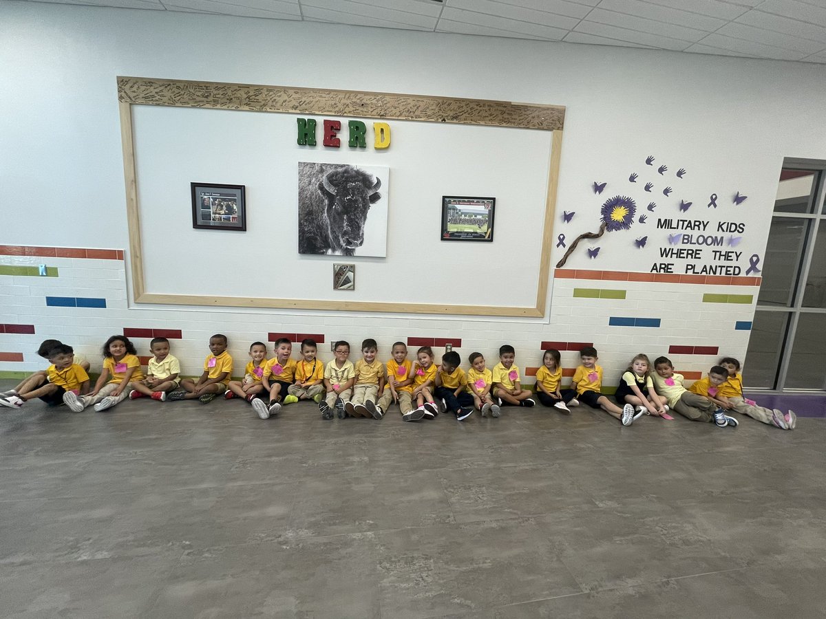 AAmparan_JCE's tweet image. For social studies today we learned about our school mascot and why our school is named Sgt. Jose F. Carrasco!! ❤️🦬💙
#TeamSISD #buffpuff #PreKBUFFS #PreKROCKS @JFCarrasco_JCE