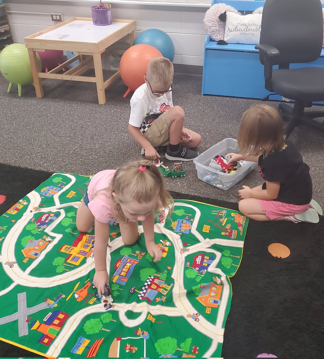 MissDauby's tweet photo. We had a great first day in Kindergarten! It's going to be a fun year!📚🖍 #WeAreMG https://t.co/FOwARsvuBy