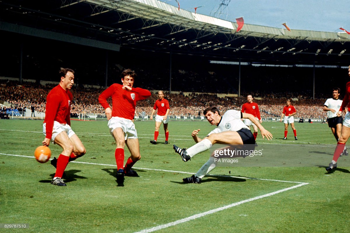 CopaLendas's tweet photo. Lothar Emmerich, Alemanha Ocidental 🇩🇪.
Copa do Mundo de 1966, Inglaterra.
Vice campeão.
1 gol, 4 jogos.
#emmerich #deutschlandBRD #worldcup1966 #copa1966 #fifa #legende #emma #nationalelf #diemannschaft #dieadler #dfb #villapark #ger #deutschland #julesrimet #qatar2022 https://t.co/IH3ShGMfbk