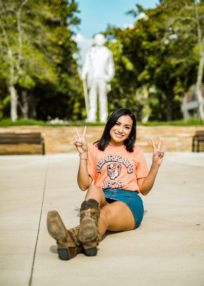 salazarvianey00's tweet photo. After 4 long years of stress and hard work I can say I finally finished. Of course I couldn’t have done it without my amazing family and friends. I’m eternally grateful for all the memories I made along the way but it’s time to start a new chapter.        BA in Criminal Justice👩🏻‍🎓 https://t.co/OLb39bfljv