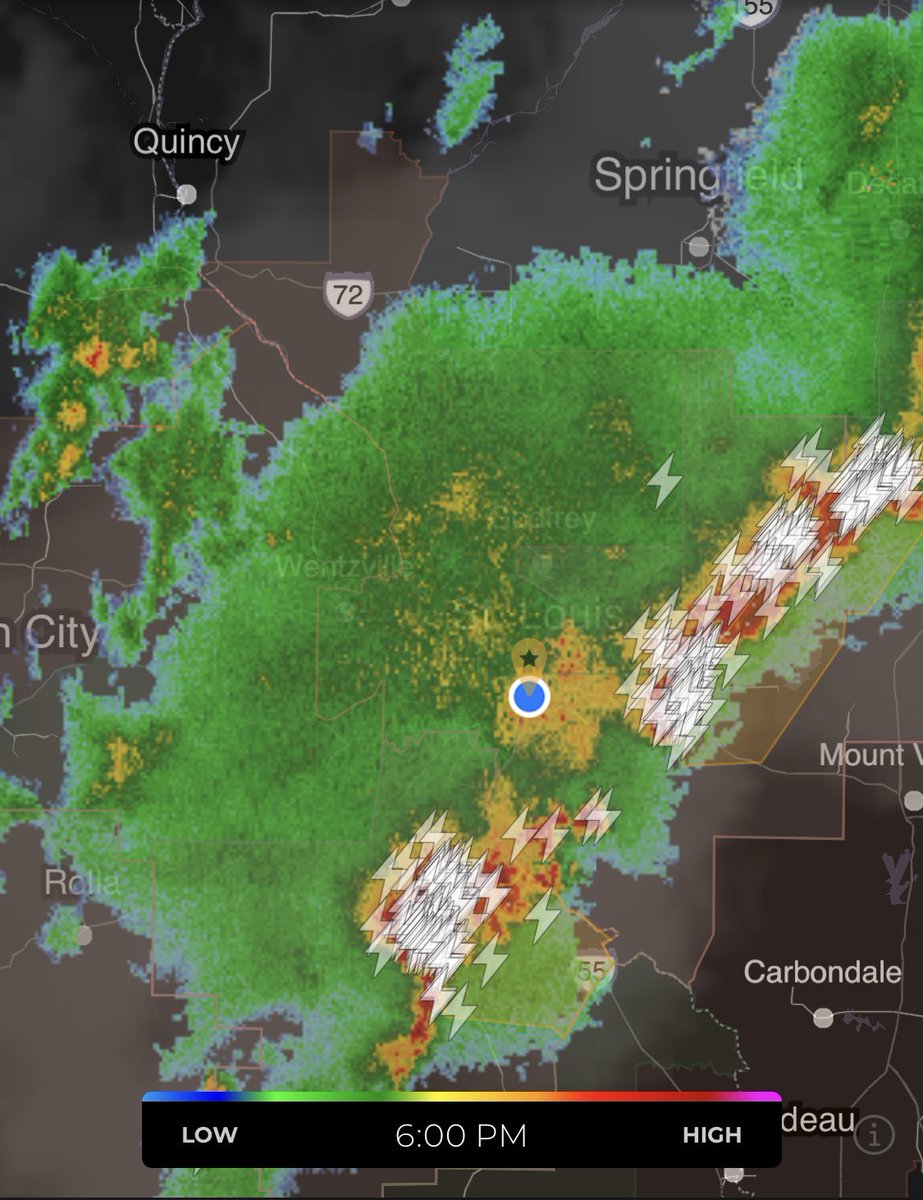 kenmhaggerty's tweet photo. So weird, we didn't get any rain here in Benton Park West—looks like we passed right through the gap in the line of thunderstorms! #ArchEffect #stlwx https://t.co/HkakLJiW9j