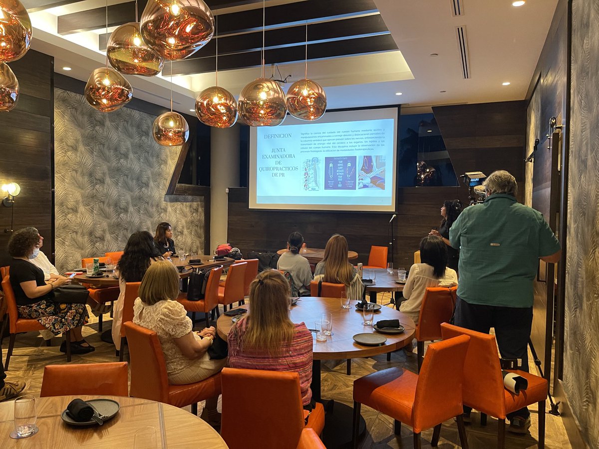 asppro_oficial's tweet photo. Periodistas en el taller Periodismo y Postura: Hablemos de quiropráctica en La Central by Mario Pagán en el Distrito T-Mobile como parte de la Semana de la Prensa COPE22 #Asppro #Cope22 #DistritoTMobile #ComeLiveItUp #VenVivelo #Puerto Rico https://t.co/IGkOJuFN6e