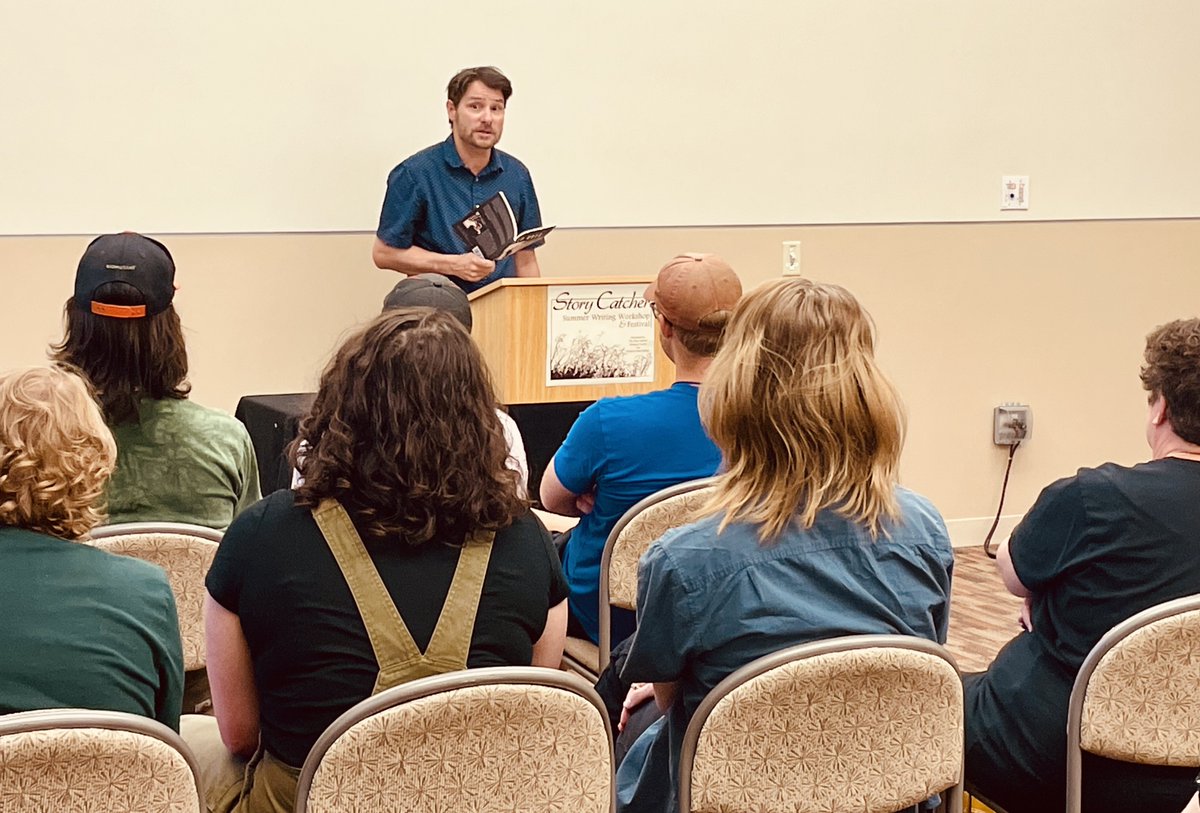 storycatchfest's tweet photo. Second day of #storycatcher22 concluded with a special reading by Steve Coughlin, devoted to his mentor and teacher Lloyd Schwartz, whom he then introduced for his own poetry performance. https://t.co/dMIsxvh7BS https://t.co/SiWTAVay8Q