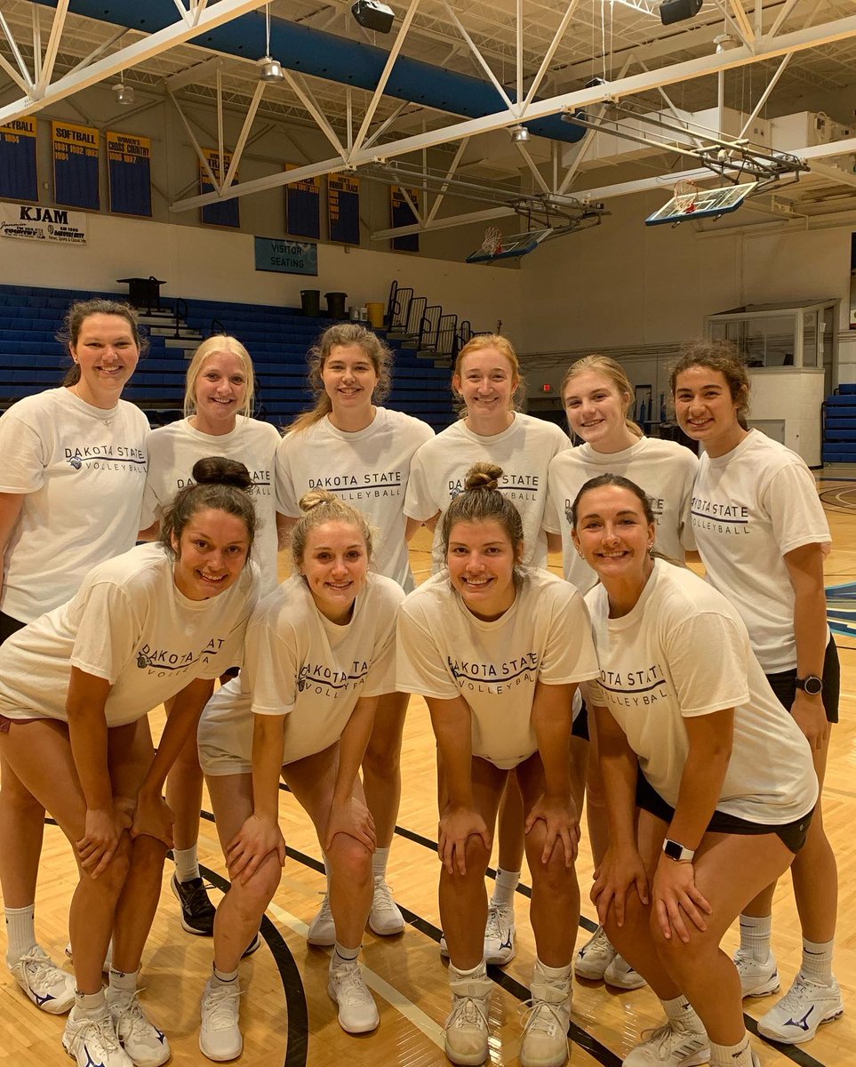 volleyball_dsu's tweet photo. 💙Fall Camp 2022 has officially started for Returners/Upperclassmen! 💙Today we completed our vertical testing, had supper, which was put on by Jeff Dittman, and had a team practice! 🍝
We are all so excited to be back in the gym! 💙🏐🤍
#TrojanVB #WeAreDSU #FallCamp #TGOD⚔️ https://t.co/Fpl7jS3rag