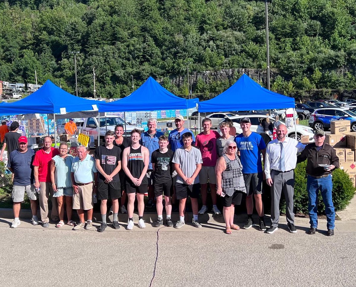 drmikegoforth's tweet photo. We delivered three bus loads of supplies today to Letcher County. #teamwork #wisecoschools https://t.co/CFc8Aemptx