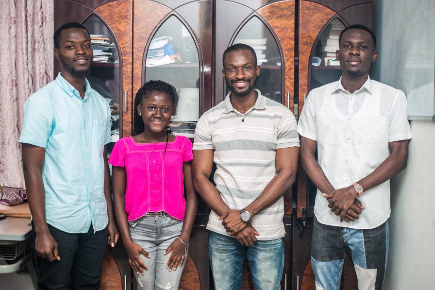 Antennaknust's tweet photo. Meet Nana Afia, Stephen (right), and David (left). 2021/2022 Final year Telecom Eng. students working on Characteristic Mode Analysis (CMA) in Circularly Polarized (CP) Antennas. Their work is based on using modal analysis to design/analyze CP antennas. Good job guys 💪!! https://t.co/iYg1CEmz2K