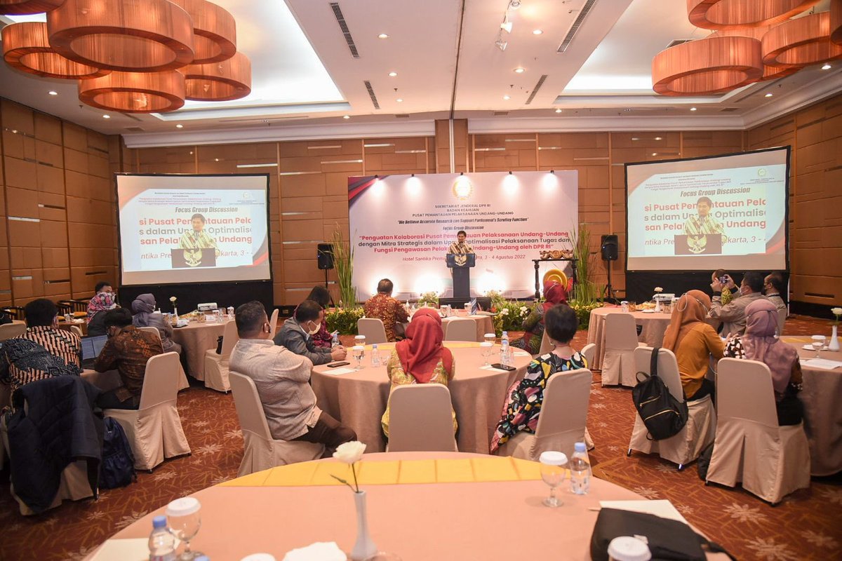 DPR_RI's tweet photo. Setjen DPR RI menyelenggarakan FGD dengan tema "Penguatan Kolaborasi Pusat Pemantauan Pelaksanaan Undang-Undang, dengan Mitra Strategis dalam Upaya Optimalisasi Pelaksanaan Tugas &amp; Fungsi Pengawasan Pelaksanaan Undang-Undang oleh DPR RI", Rabu, 3 Agustus 2022. 

#SetjenDPR #BKDPR https://t.co/8wnZHBZEoD