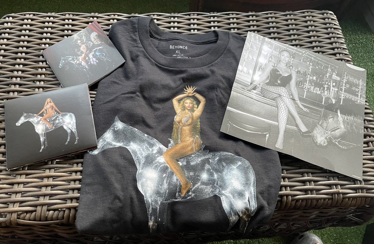 ihateuall_again's tweet photo. Got my #RENAISSANCE #pose2 box todayyy!!! Pose 2 hive are the true winners https://t.co/m4hyXrysZz