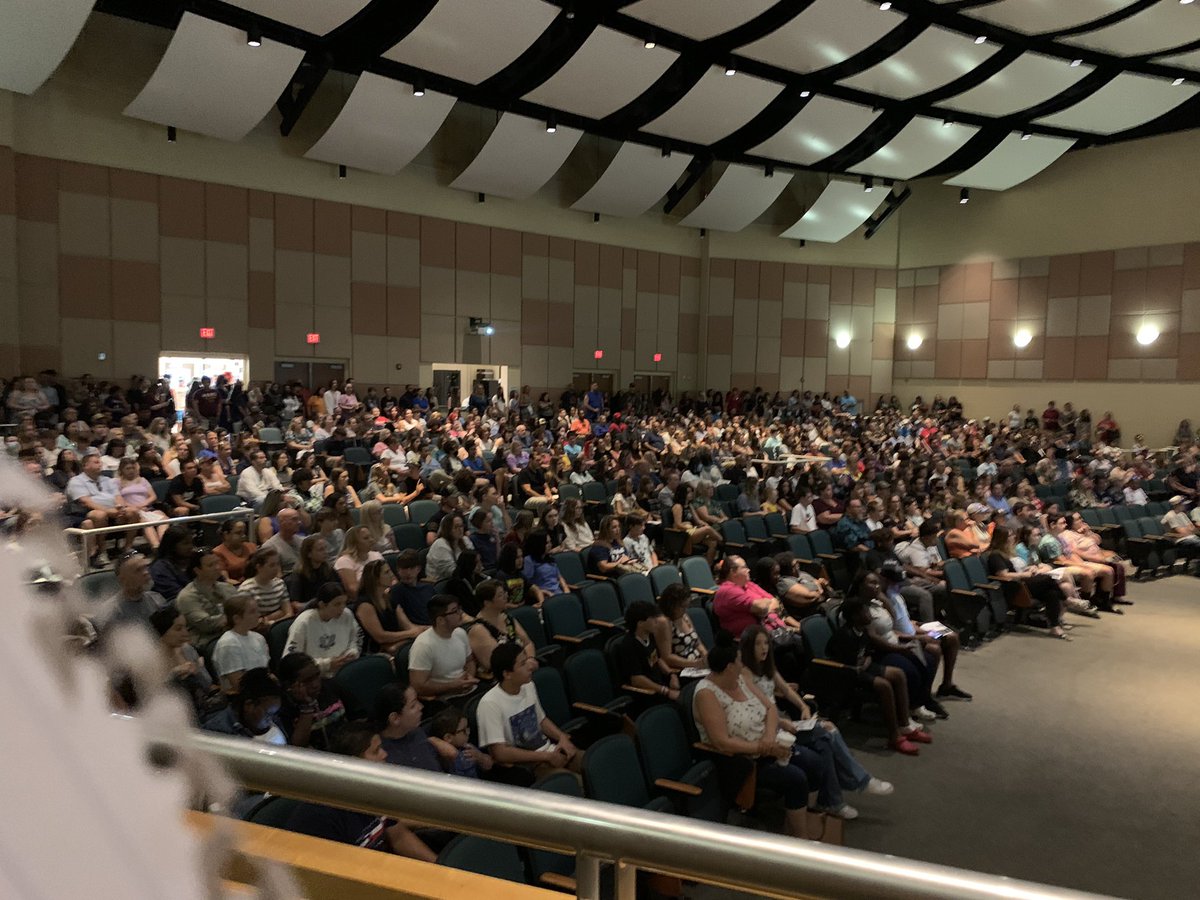 We welcomed the Class of 2026 to UHS today! Almost all 900 of them! Getting ready for big things to happen out of this group!! ✴️🙌🧡
