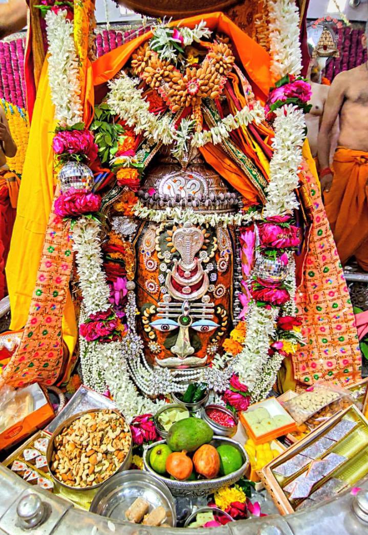 12Jyotirling's tweet photo. श्री महाकालेश्वर ज्योतिर्लिंग जी के आज के भस्म आरती श्रृंगार दिव्य दर्शन 04.08.2022 https://t.co/4R6jNnVEeU