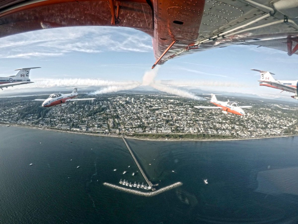 Look to the skies above Semiahmoo Bay on August 9 as the Canadian Forces Snowbirds Fly for C.H.I.L.D with a spectacular 45-minute show. #explorewhiterock #cfsnowbirds #whiterockbc ow.ly/7uxv50Kb81k