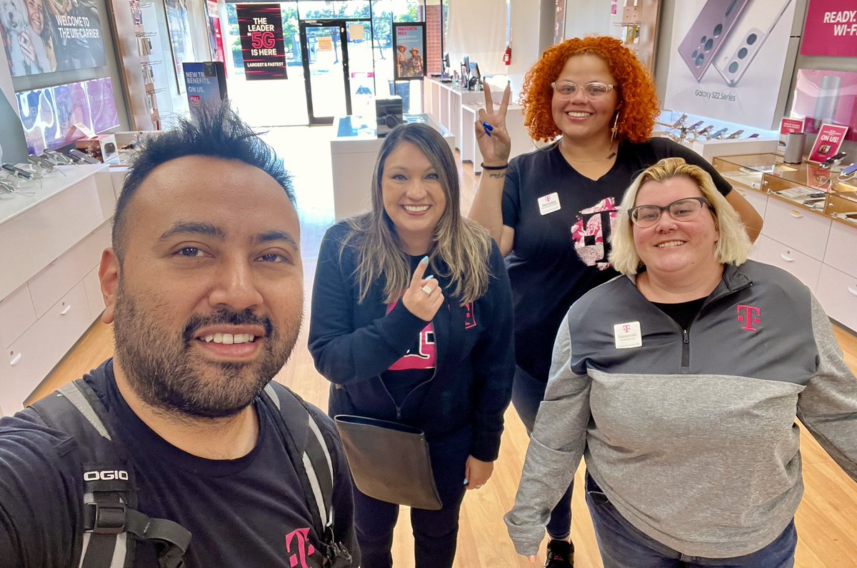 Had an awesome day with my AMAZING TM <a href="/Duxtan01/">Carlos Mamani</a> !!! It was great meeting &amp; visiting our Rockstars!!! #TheCrown👑💕 #EastEmpire