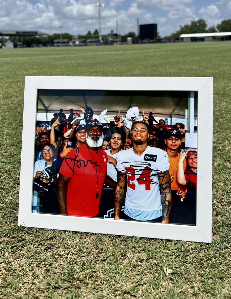 HoustonTexans's tweet photo. Told ya 😏 Now, RT if you want it! https://t.co/V8pUldmDKt