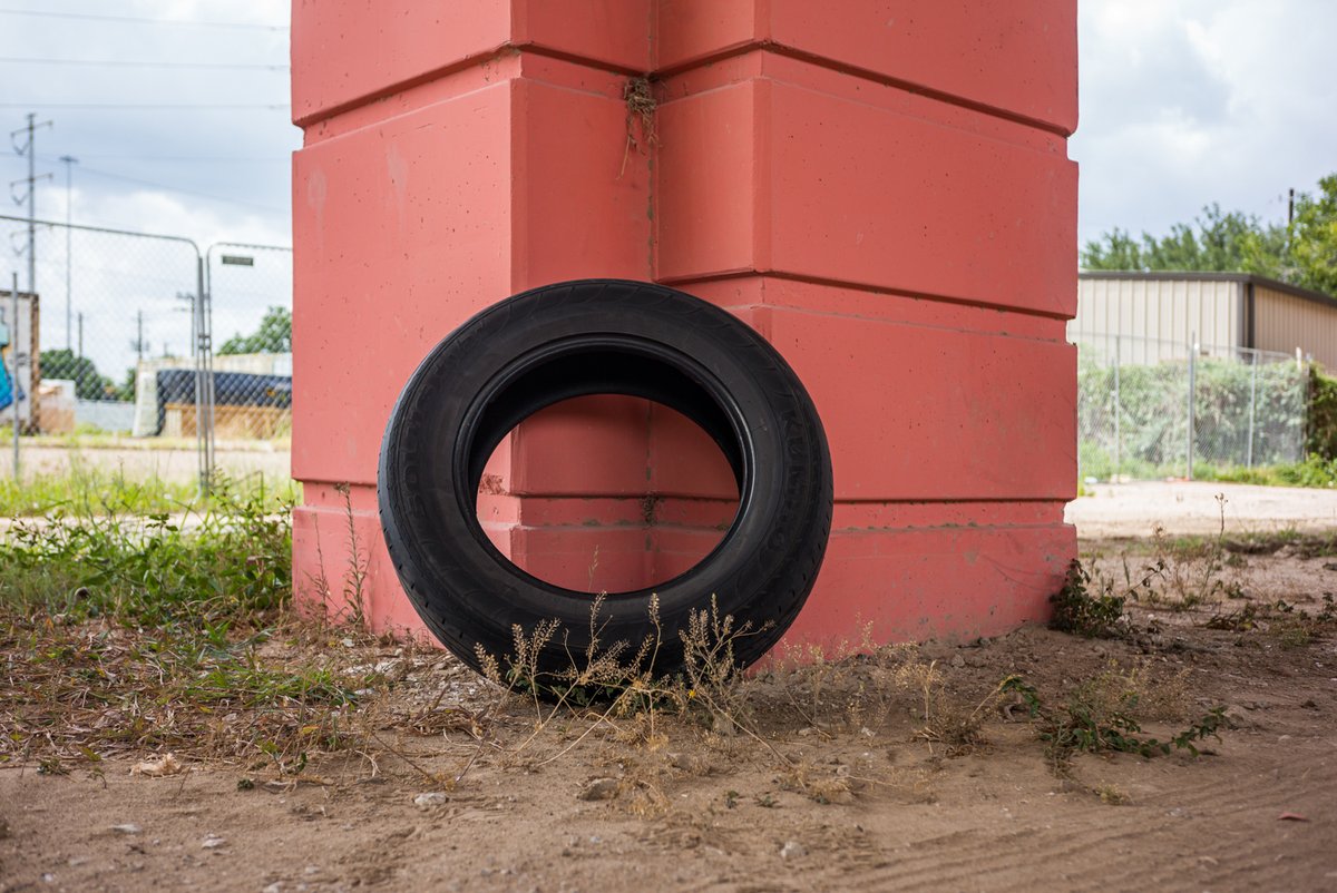 visibleinlight's tweet photo. Rolling stop.

Shooting digital with the first LTM lens I ever bought in 2013 – the Voigtlander Color-Skopar 35mm f/2.5 on a Leica M-P 240.

#visibleinlight #Leica #LeicaMP240 #rangefinder #digitalrangefinder #Voigtlander #photograph #photography #Houston #HTX https://t.co/VNwBe8Cz5r