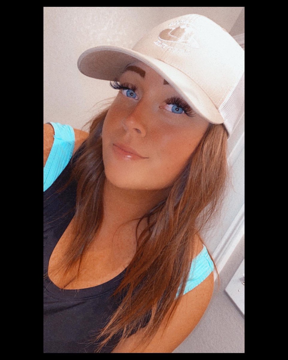 H_Thompson33's tweet photo. Learning how to take pictures with my rear camera until my front one is fixed.😂 #HatsAreMyFave https://t.co/EoZLnRIlUd