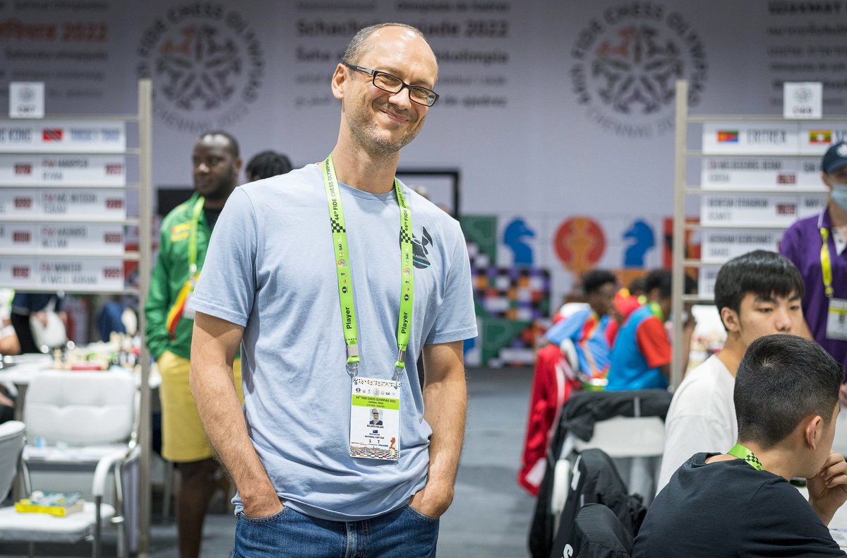 New Zealand results from R6 of #ChessOlympiad #ChessOlympiad2022 

Open team lost 0-4 to Ecuador. Next round they play Saint Lucia

Women's team lost 1-3 to Malaysia. Draws for Punsalan &amp; Thurner. In R7 they play South Korea

Photo: NZ Open Team's captain, GM Dejan Bojkov.