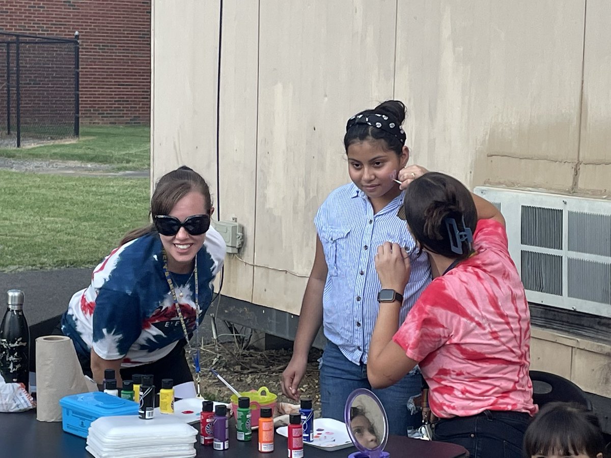 kimbullock08's tweet photo. Back 2 School Bash @NeelysBendES with the NBES community #WeReady @DrNatalynGibbs @MNPSNorthwest https://t.co/zySBBGPXMP