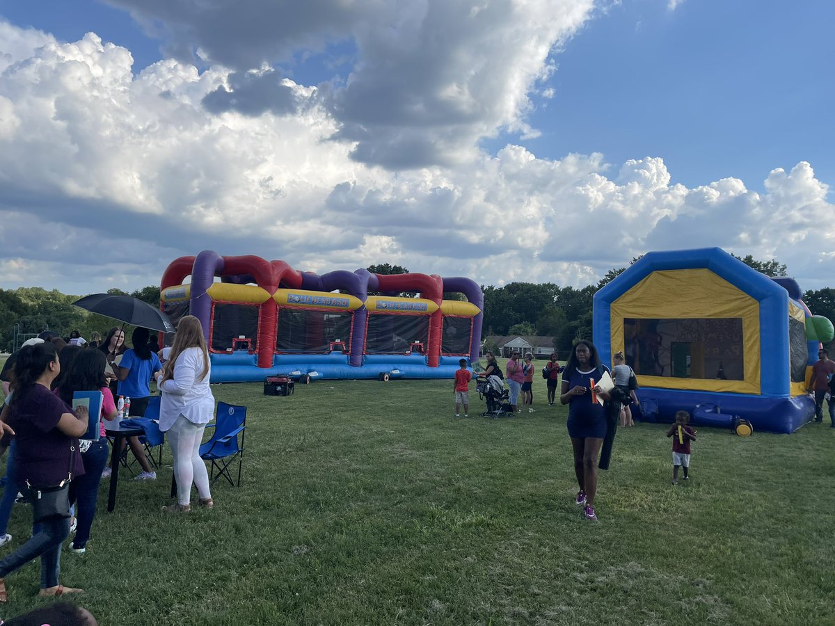 kimbullock08's tweet photo. Back 2 School Bash @NeelysBendES with the NBES community #WeReady @DrNatalynGibbs @MNPSNorthwest https://t.co/zySBBGPXMP