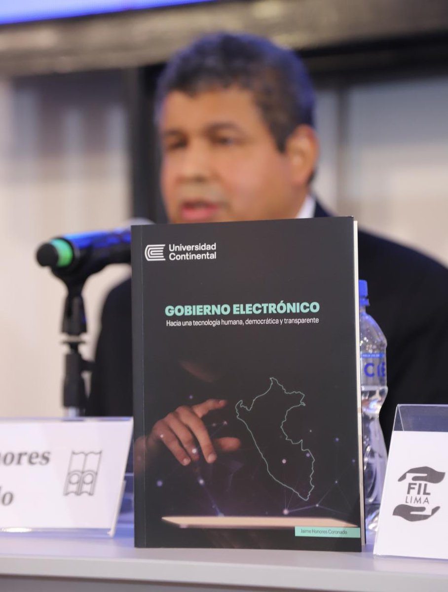 ReniecPeru's tweet photo. Jaime Honores Coronado jefe de la Oficina de Tecnología de la información del #Reniec, presenta su libro "Gobierno Electrónico, hacia una tecnología humana, democrática y transparente", en la @FilLima2022.
▶️https://t.co/T0HSoxxCwy https://t.co/HMXrIp6BbK