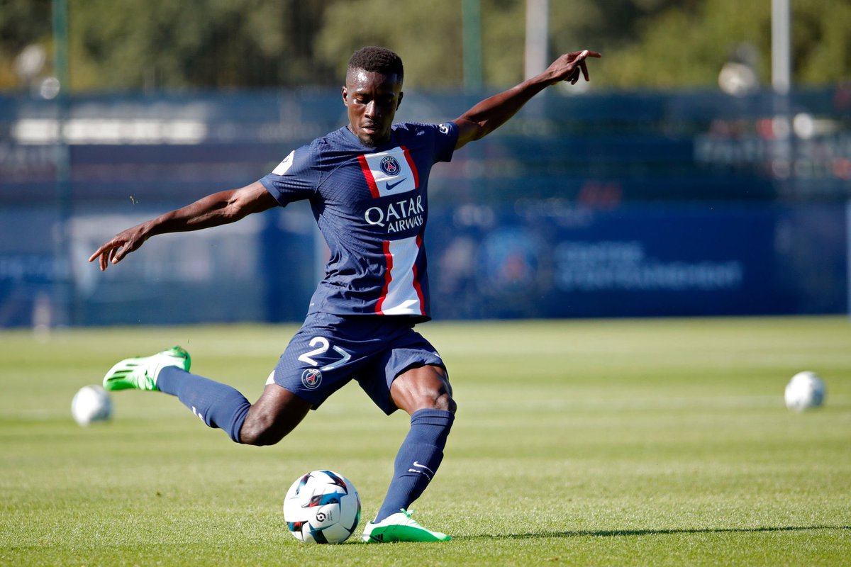 NsnoTalks's tweet photo. Everton have matched West Ham's offer for Lille midfielder Amadou Onana in a bid to hijack the £33.5m deal - and are close to agreeing a deal for Idrissa Gueye. 

[Simon Jones - Daily Mail] https://t.co/GWYQu6e0jB