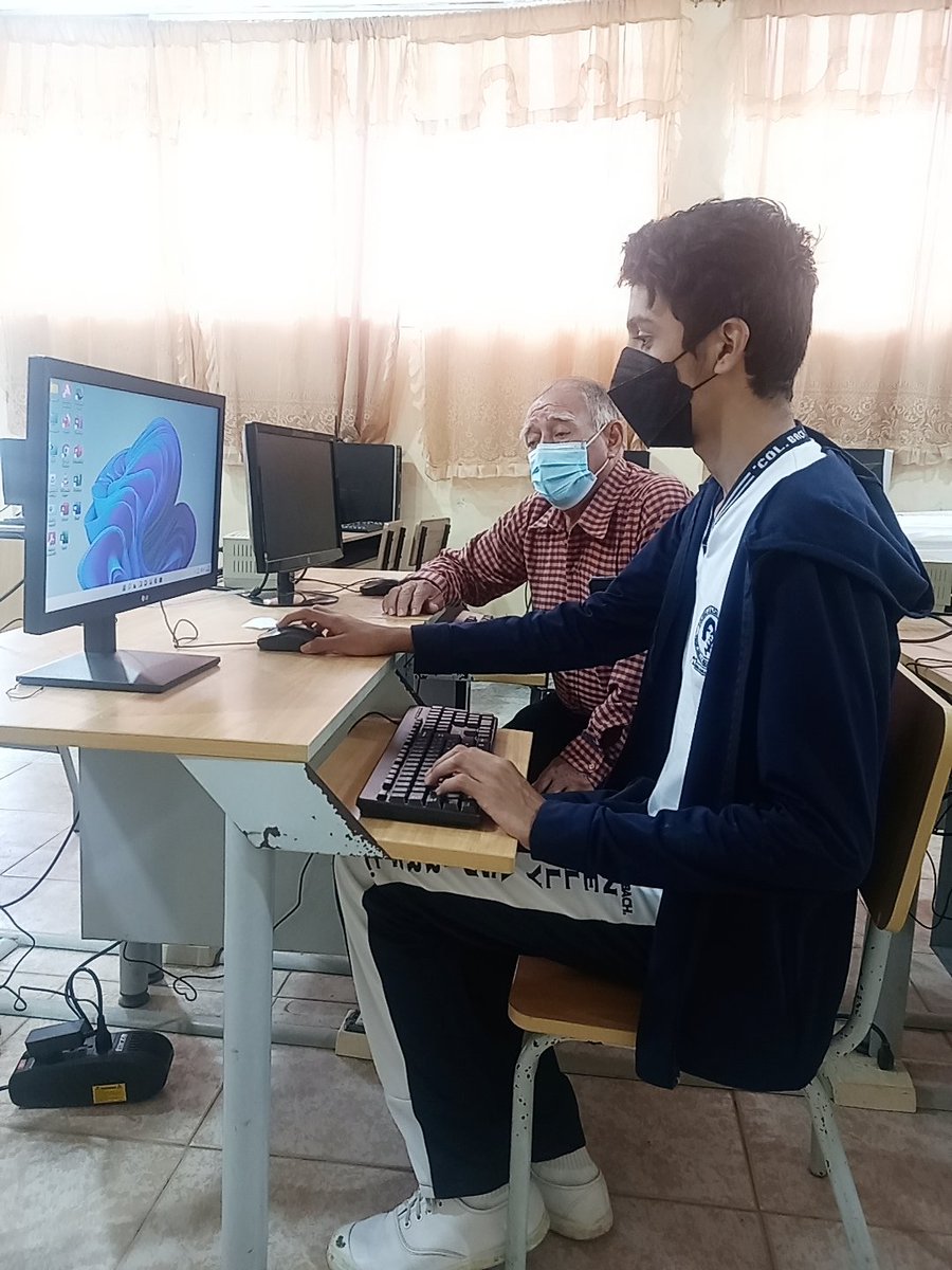 ByronAToledoC's tweet photo. Colegio de Bachillerato Prof. Nelly Aguirre Cárdenas de la parroquia Bellamaría, recibió Computadoras y Purificadores de Agua para las Baterias Sanitarias de parte de la Empresa Odin Mining Ecuador S.A
Gracias por su aporte a la Educación @camiloaep
#Distrito07D06Educación https://t.co/dHKYox5ery
