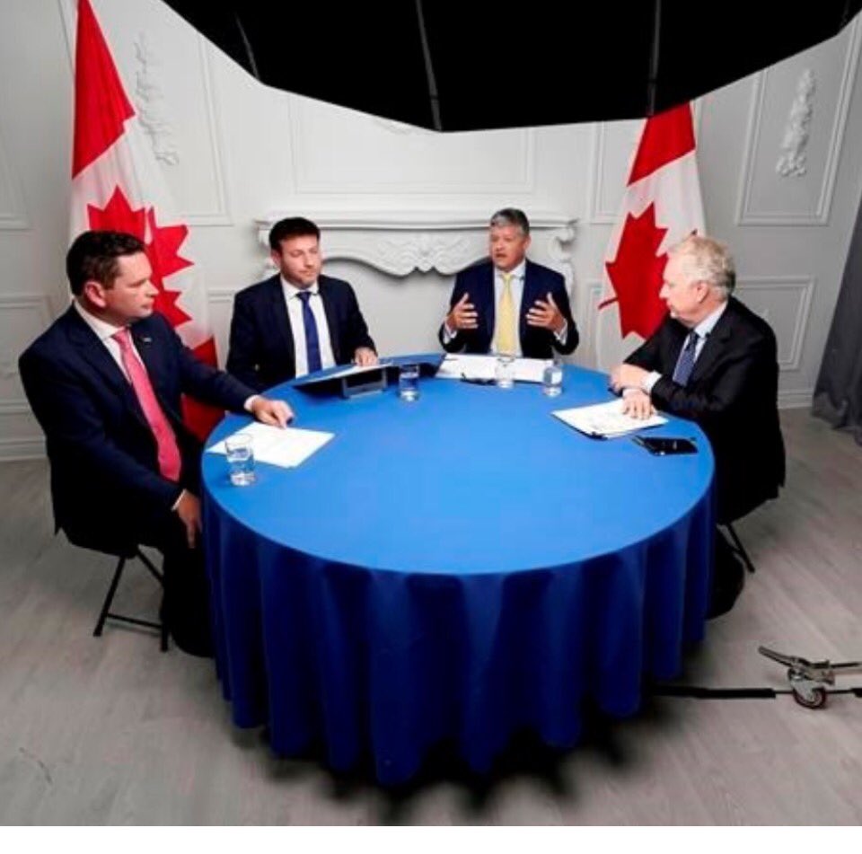 aleem_kanji's tweet photo. Live from the Olive Garden, please pass the bread basket to the “right”. #ConservativeLeadershipContest #cpcdebate #cdnpoli #NiceTablecloth https://t.co/DcJgb9vPP2