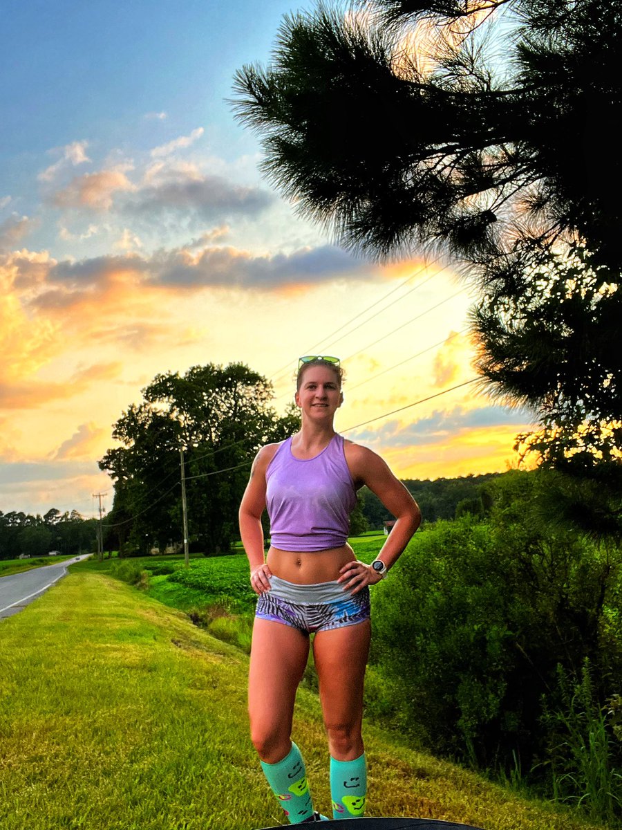 travel_run_lift's tweet photo. Man I still think this heart rate training stuff is for the birds. 13 minute miles and my Garmin tells me that’s “tempo” pace. I’ve got news for you watch…that’s nowhere near my real tempo pace. It needs to be fall like tomorrow. 

At least we still get pretty sunsets. #runchat https://t.co/cqNlEJ8PcB