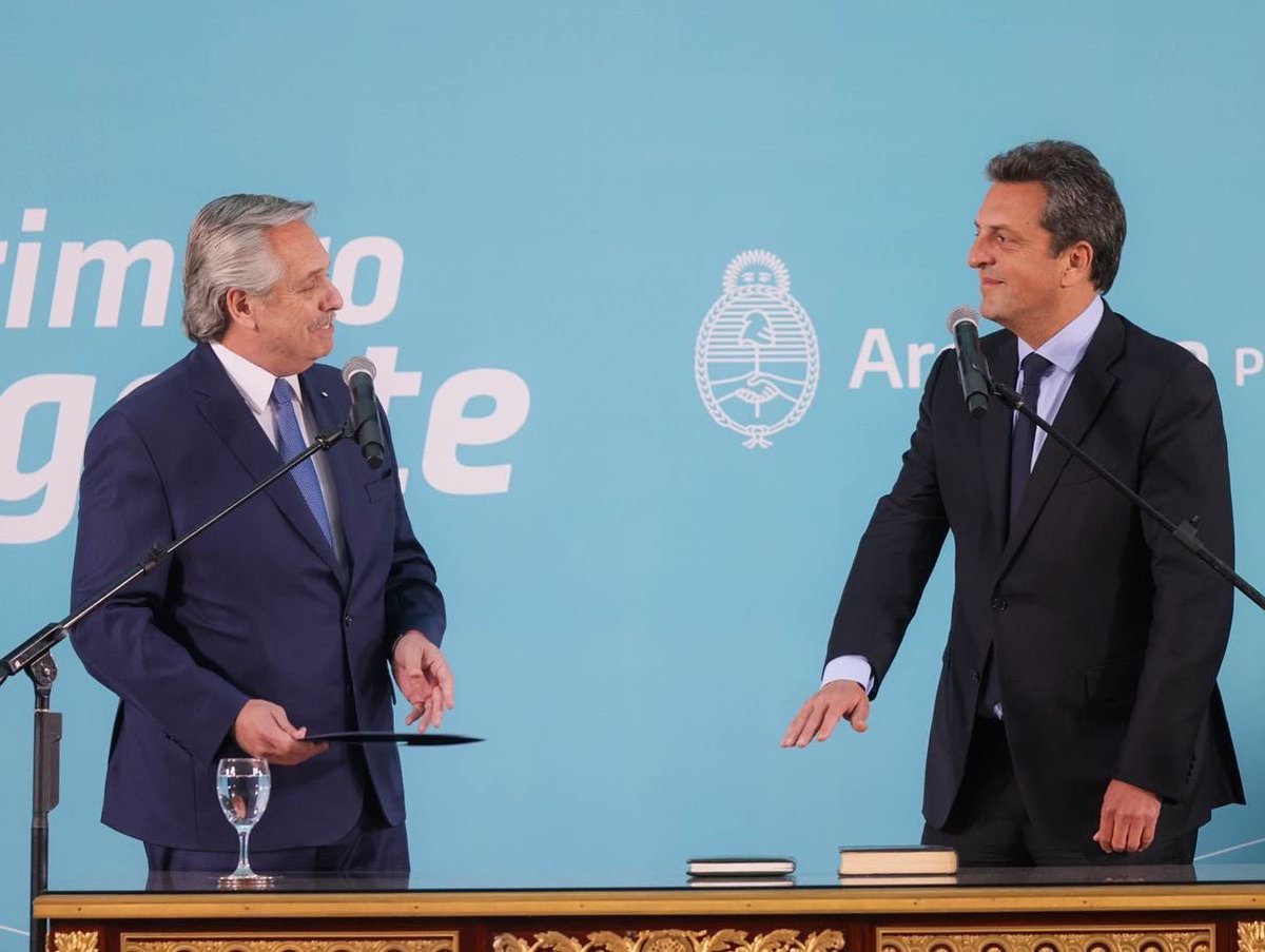 Debogalan's tweet photo. Con las y los compañeros del @FrenteRenovador acompañamos a @SergioMassa en su jura como nuevo ministro de Economía de la Nación. 

Sabemos de tu compromiso, responsabilidad y entrega, en esta nueva etapa que te toca transitar lo harás pensando en las y los argentinos. ❤️🇦🇷 https://t.co/h5xvbXZuiW