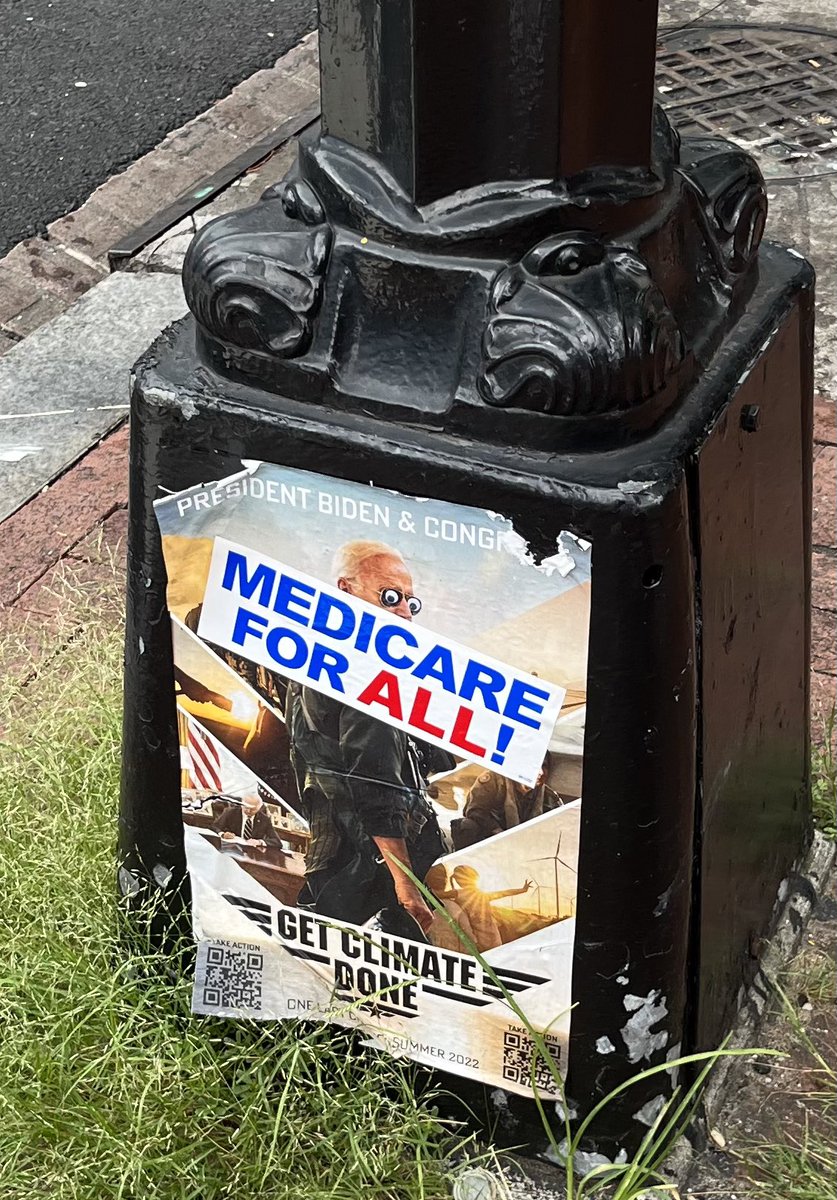 SavageJoyMarie1's tweet image. DAY 2/ AFTERNOON:
Stickering downtown DC + chalking at NBC + Capitol