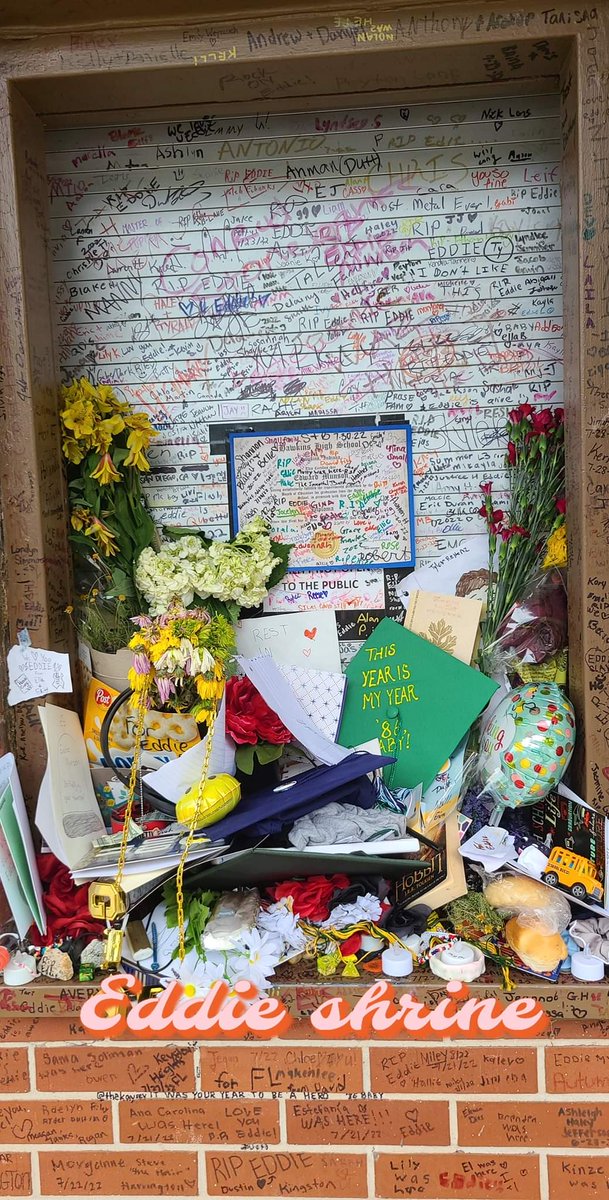 sylvia_thalula's tweet photo. @strangerwriters Saw this on FB, a girl went to visit Hawkins High and look what she found !! 😳 Are you aware @strangerwriters how you've hurt people ? They are grieving... I mean REALLY 😶
And there's an entire wall signed... I'll post it as well. https://t.co/pFHow7hDnL
