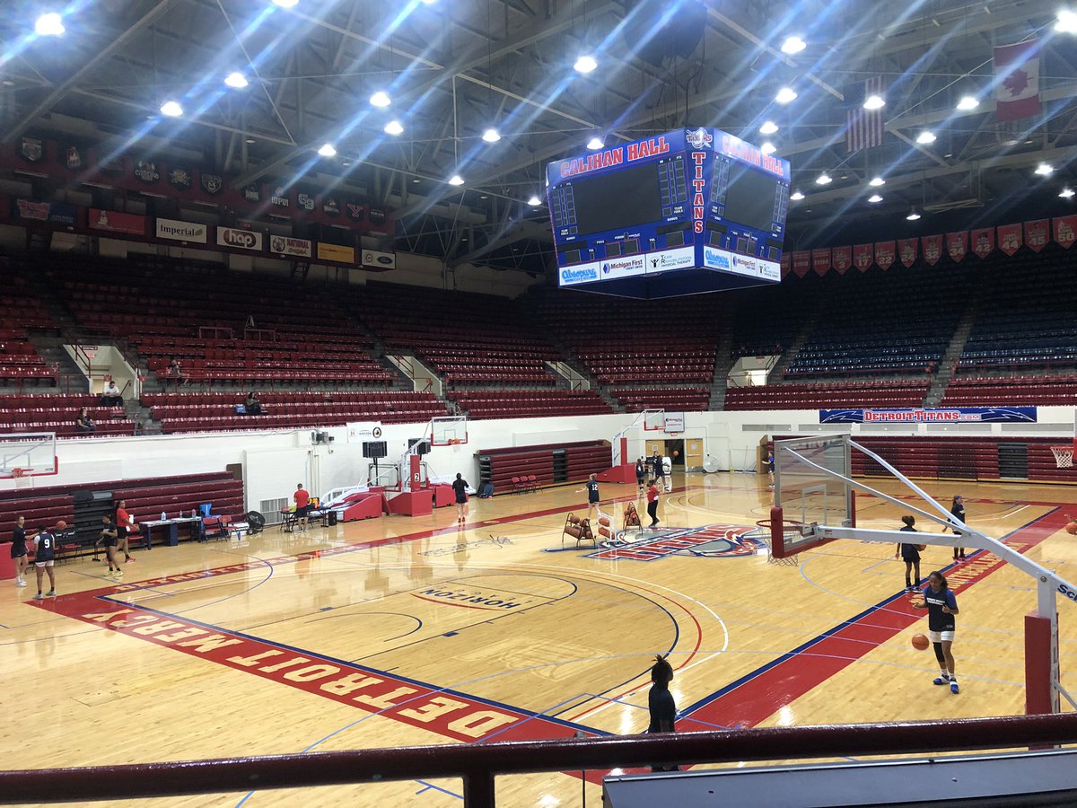 Thanks <a href="/Detroit_WBB/">Detroit Mercy WBB</a> Coach Achter, Coach Haffey, and staff for a great day with the Titans! Appreciate the invite!!