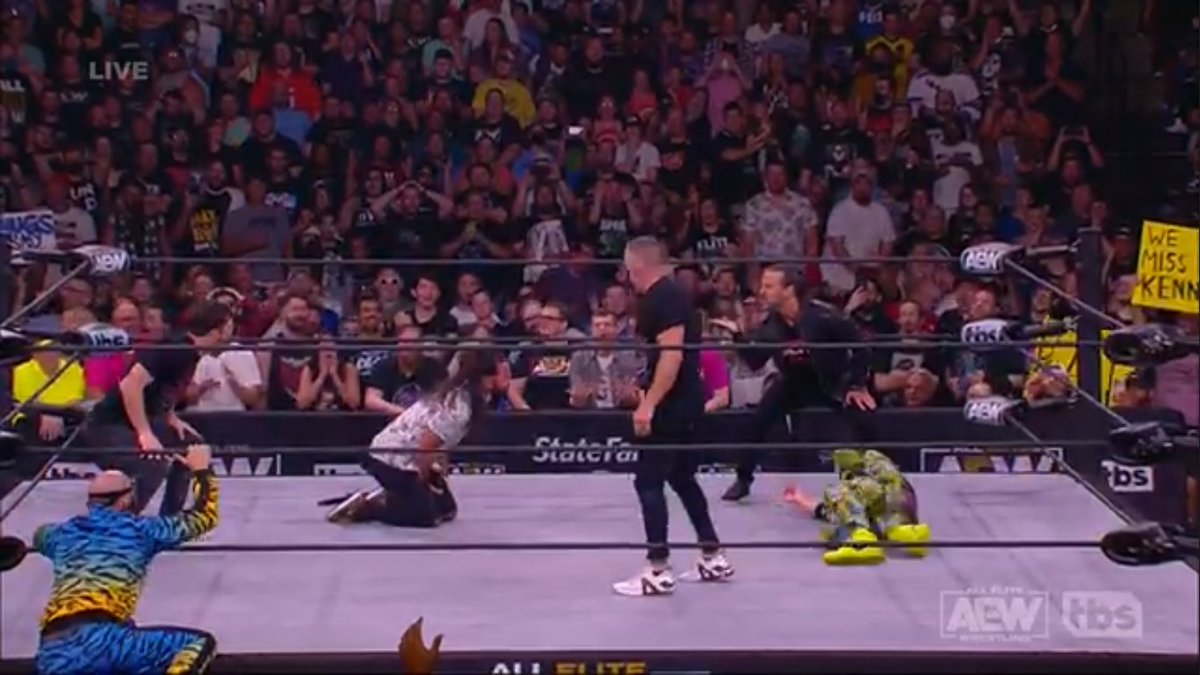 kyleoreillycom's tweet photo. #AEW #KyleOreilly #reDragon #AEWDynamite (@KyleOreilly) https://t.co/LDSCqf82NC