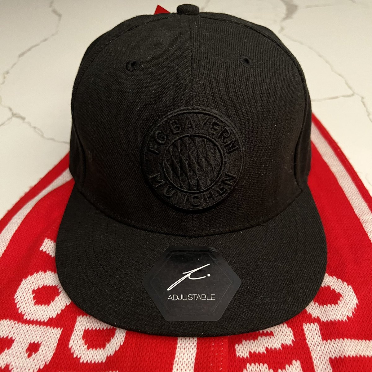 SuedkurveTO's tweet photo. GIVEAWAY 🚨 We can’t kick off the #Bundesliga season without a giveaway so we’re raffling off this all ⚫️ #FCBayern hat by @faninkclub. Attend our meeting for #SGEFCB on Friday for a chance to win 🤞
#SKTonTour #MiaSanMia #FanInk https://t.co/rZNnmW3c80