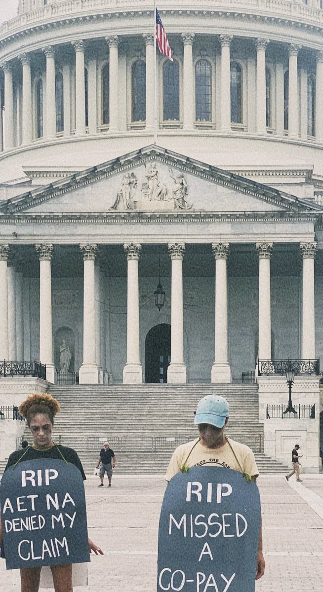 SavageJoyMarie1's tweet image. DAY 3
Zombies on the hill: 
We used makeup and wore tombstone signs around the front and back of our necks and we walked around NBC + were again, threatened w/ cops- to call the cops-We walked to the Capitol + i spontaneity decided to walk through the entire length of the fountai