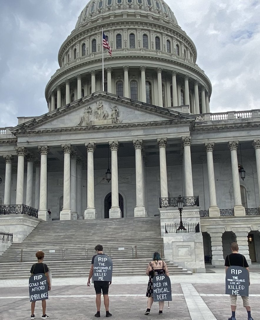 SavageJoyMarie1's tweet image. DAY 3
Zombies on the hill: 
We used makeup and wore tombstone signs around the front and back of our necks and we walked around NBC + were again, threatened w/ cops- to call the cops-We walked to the Capitol + i spontaneity decided to walk through the entire length of the fountai