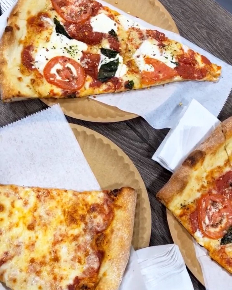 Slices for all at Joe's Pizza! 🍕 

Be sure to join us for our Ferragosto Festival on Sunday, September 11th from 12-6pm 🇮🇹