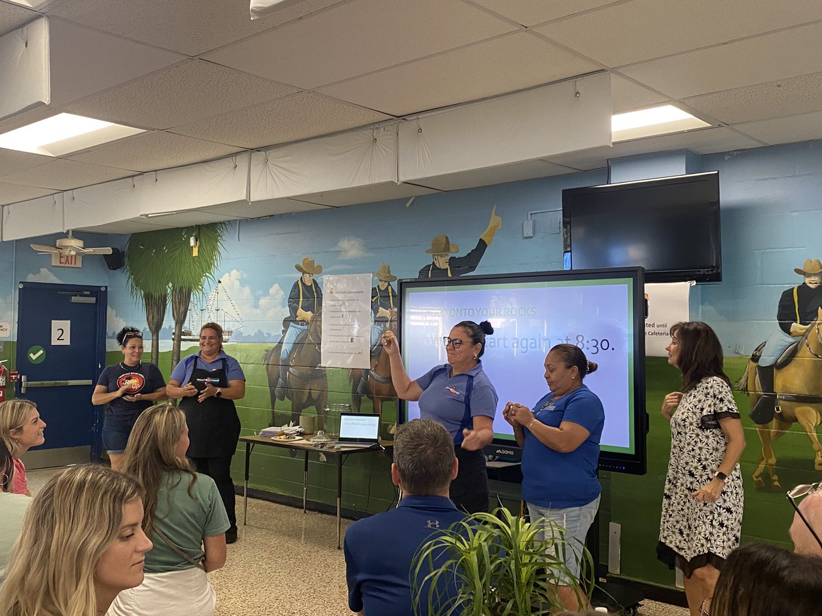 Lisa Brengel tweet media