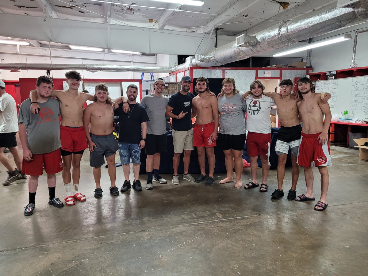 Pocadotfootball's tweet photo. HUGE thank you to Pastor Bron Walker and Nitro Church of The Nazarene for supplying The Dots with a great devotional and lunch today! We appreciate you all and your support! #OnceADotAlwaysADot #GoDots https://t.co/EptPDz3RHH
