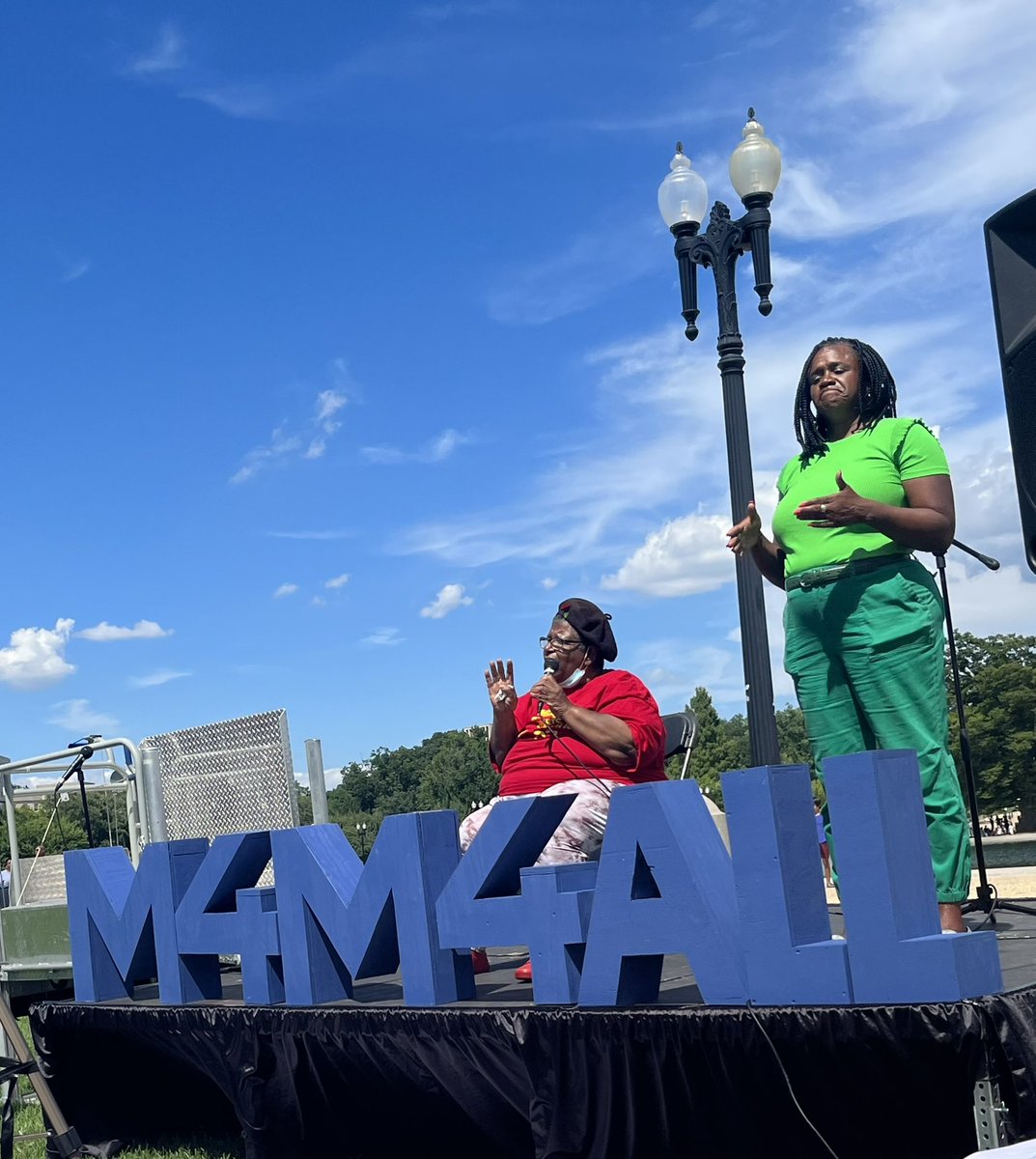 SavageJoyMarie1's tweet image. DAY 4/ March + Rally in front of Capitol
16 speakers, consisting of disabled people, healthcare workers, activists, scholars + more