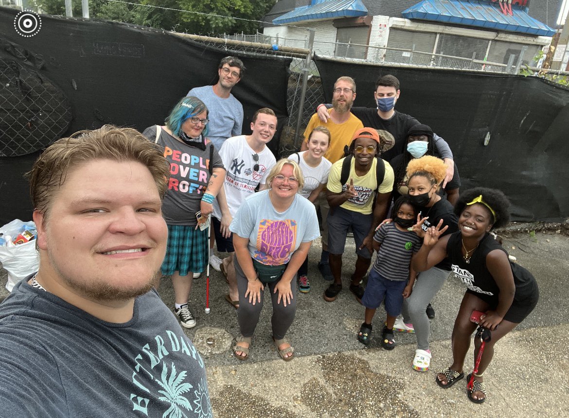 SavageJoyMarie1's tweet image. DAY 5/#MutualAid 

Very special thanks to those who participated in our healthcare + music trivia’s! Because of your kindness, we were able to join with the incredible DC activists of @FFDC202 and feed about 70 people fried catfish (which smelled SO good), chicken, + more