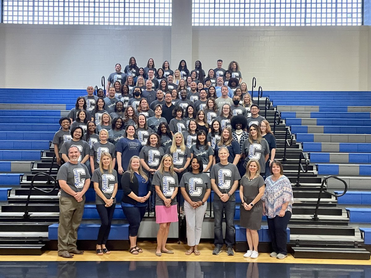 BenjaminKirton1's tweet photo. Central JH- working together makes us smile! #HEBISDStrongerTogether https://t.co/RCGokS0bMT
