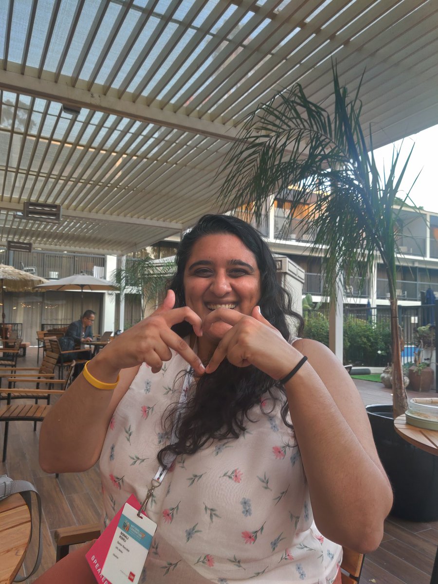 omarsrashad's tweet photo. hello attention everyone: @shehreenkarim and I taught @Sonali_Kohli how to make a heart last week at #aaja22 😌😌 https://t.co/bPL3oJ6zb1