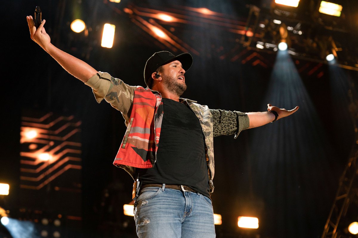 From @AmericanIdol ➡️ #CMAFest! @LukeBryan always knows how to put on a show 🙌
