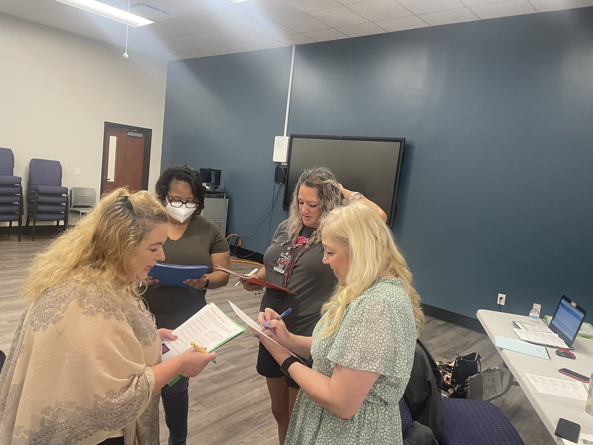 tamikascpps's tweet photo. SCPPS' Counselors &amp; MHPs know--Every meeting should begin with an icebreaker. Relationships &amp; personalization are key. You also get to smile, laugh, learn that you have things in common, and know that you are not alone. Don't rush to start the meeting until you  "break the ice." https://t.co/peyGEF73aB