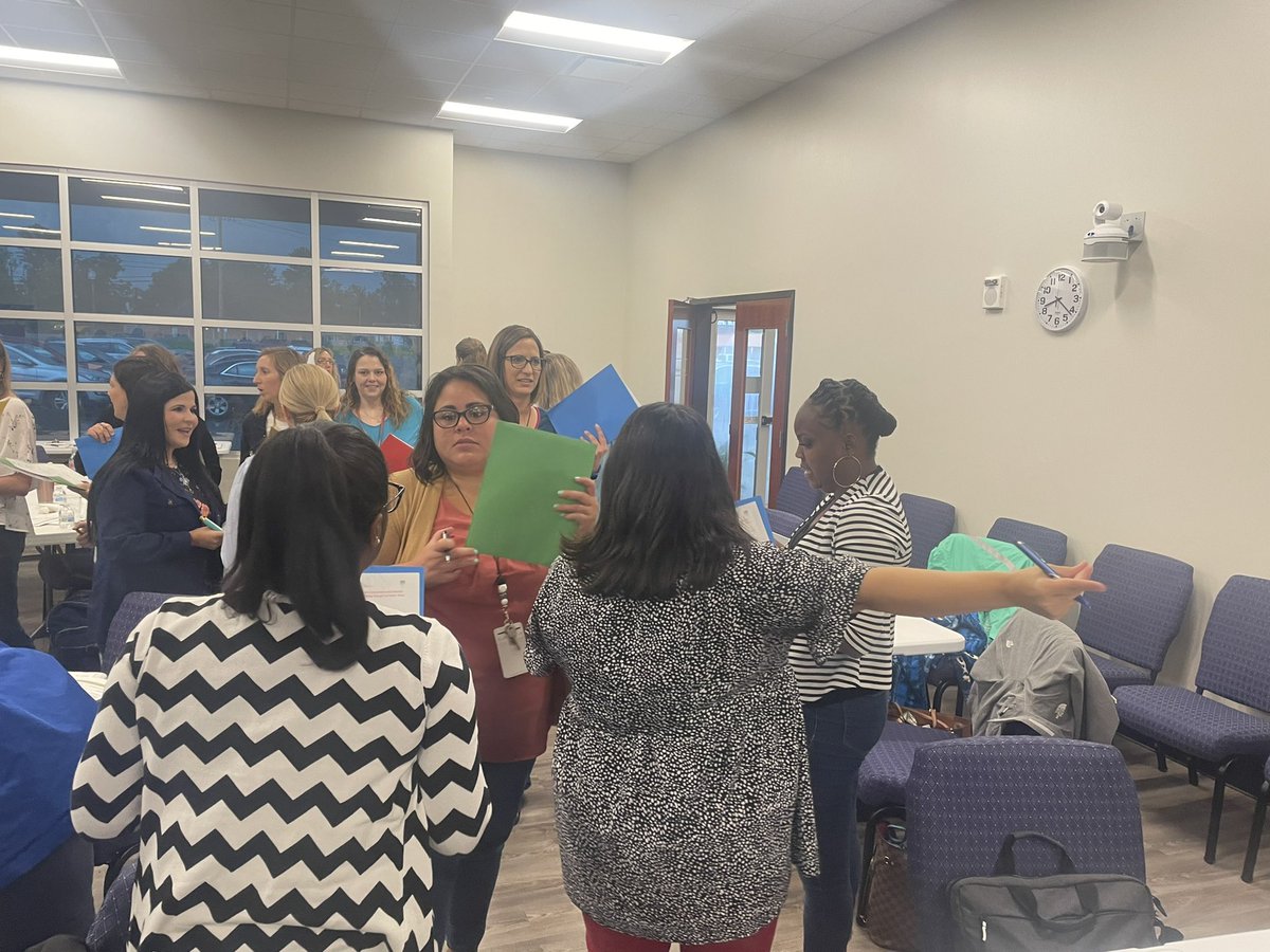tamikascpps's tweet photo. SCPPS' Counselors &amp; MHPs know--Every meeting should begin with an icebreaker. Relationships &amp; personalization are key. You also get to smile, laugh, learn that you have things in common, and know that you are not alone. Don't rush to start the meeting until you  "break the ice." https://t.co/peyGEF73aB