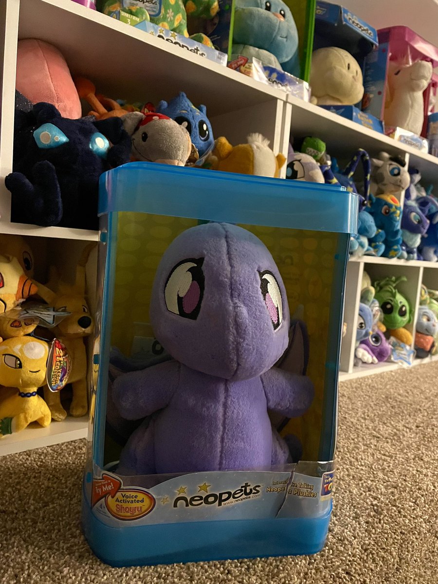 Melzfitt's tweet image. My final big voice activated guy is home 🥹😭 slightly cracked box but still new in box! I love him 😍 #Neopets #NeopetsPlush @Neopets