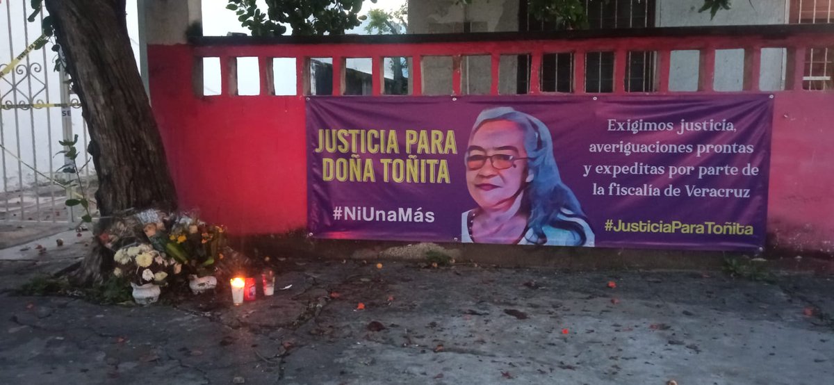 econsulta_ver's tweet photo. #Veracruz | 🟣Toñita, de 71 años, fue asesinada a golpes al interior de su vivienda en una colonia del puerto de Veracruz; familiares y vecinos exigen justicia y que su feminicidio no quede en un carpetazo.

Esto sucedió: https://t.co/4GcRpYO6kq
@brujasdelmar https://t.co/wiSewTYEPi