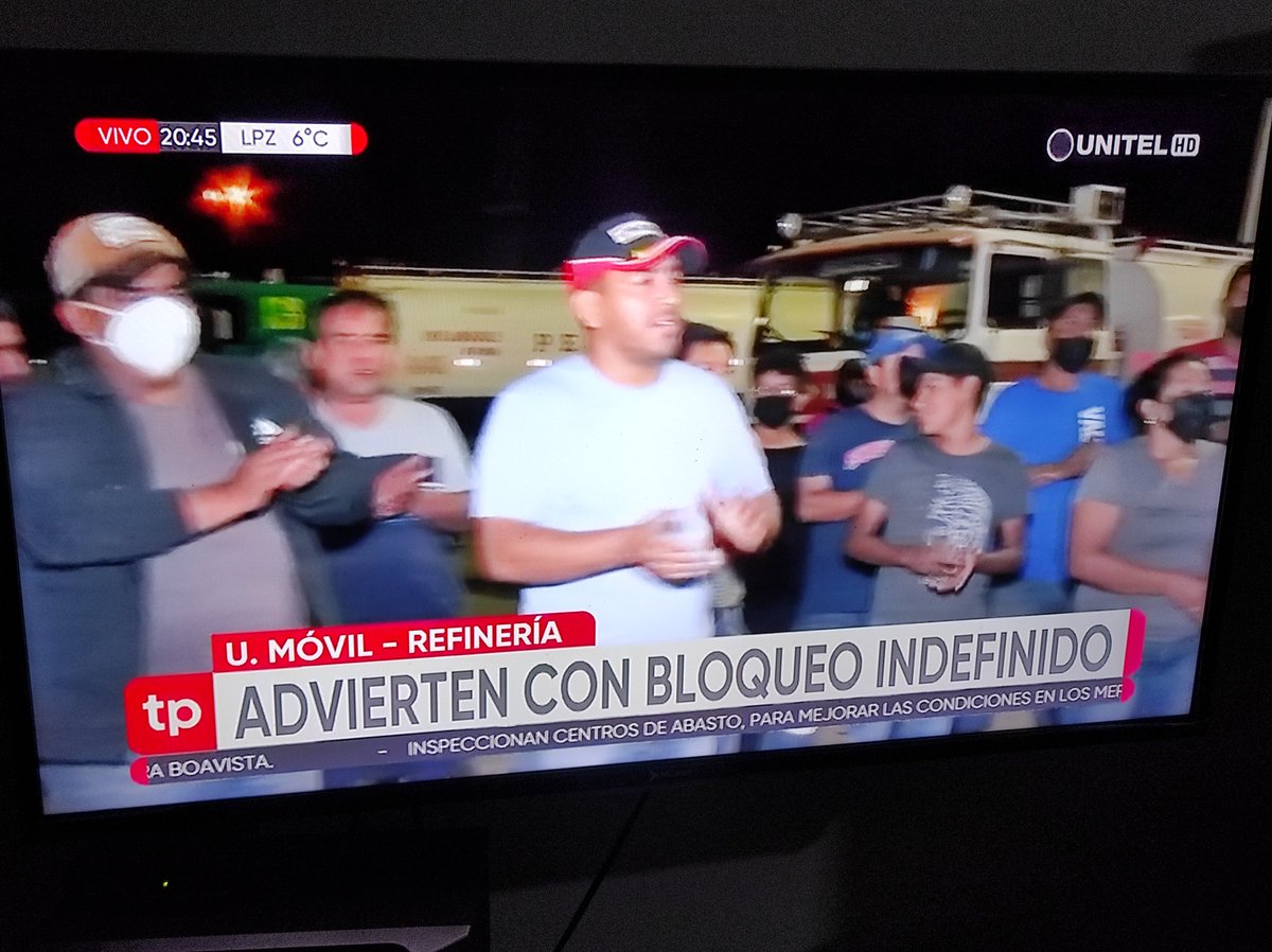 #Bolivia el país donde unos bloquean para que otros desbloqueen. 
#morirantesquebloqueadovivir